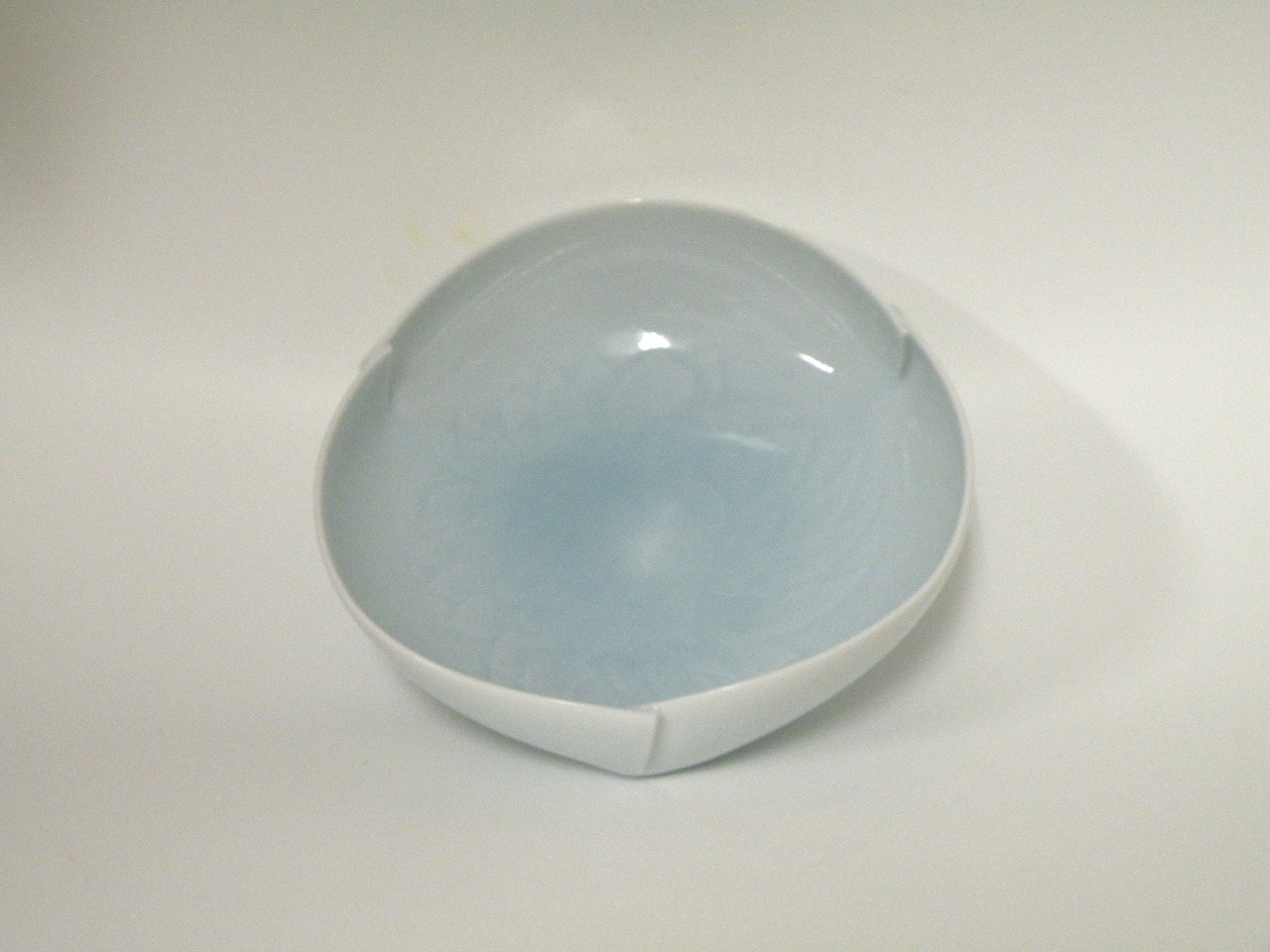 美濃焼伝統工芸品協同組合 | 青白磁三つ綴鉢